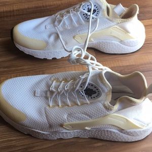 8.5 women’s Air Huarache